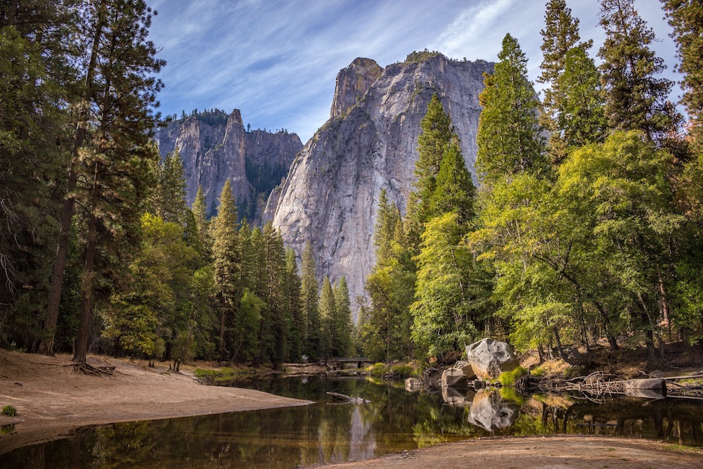 Picture of trees, river and mountain in background